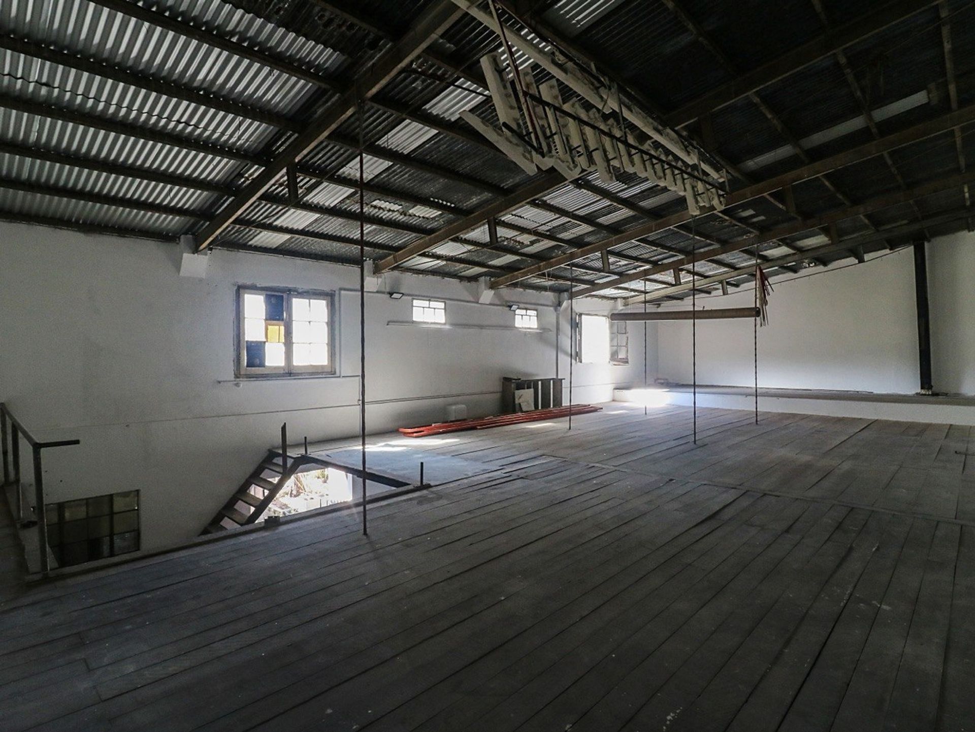ALQUILER LOCAL/OFICINAS Y GRAN DEPÓSITO, CORDÓN - 13
