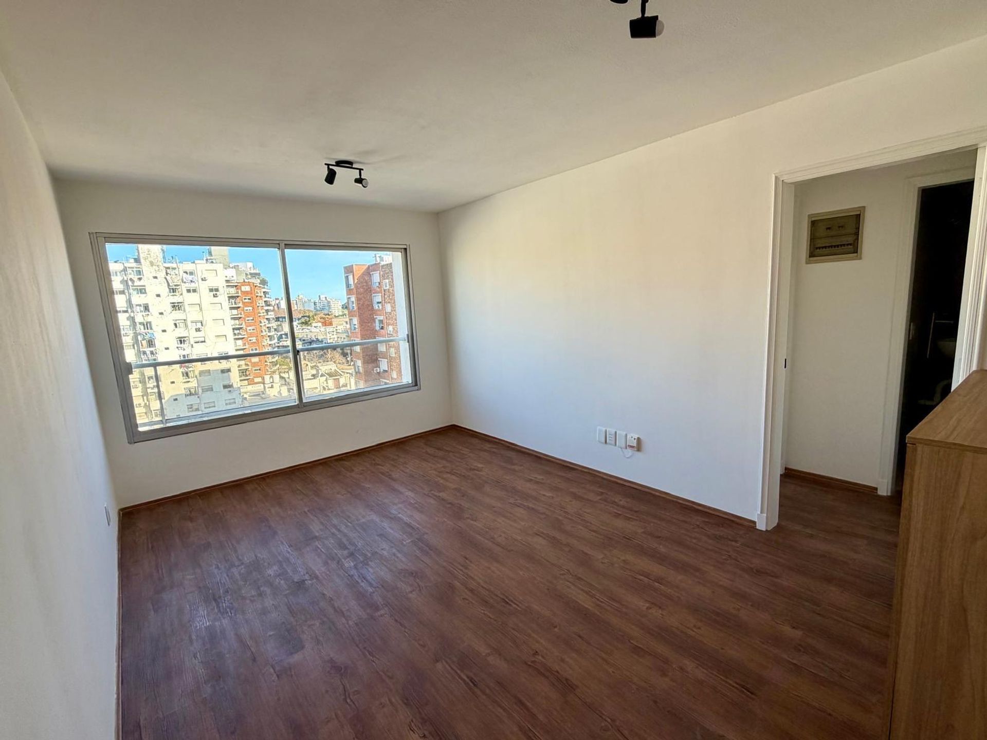 Alquiler 1 dorm, piso alto al frente Pocitos - 1