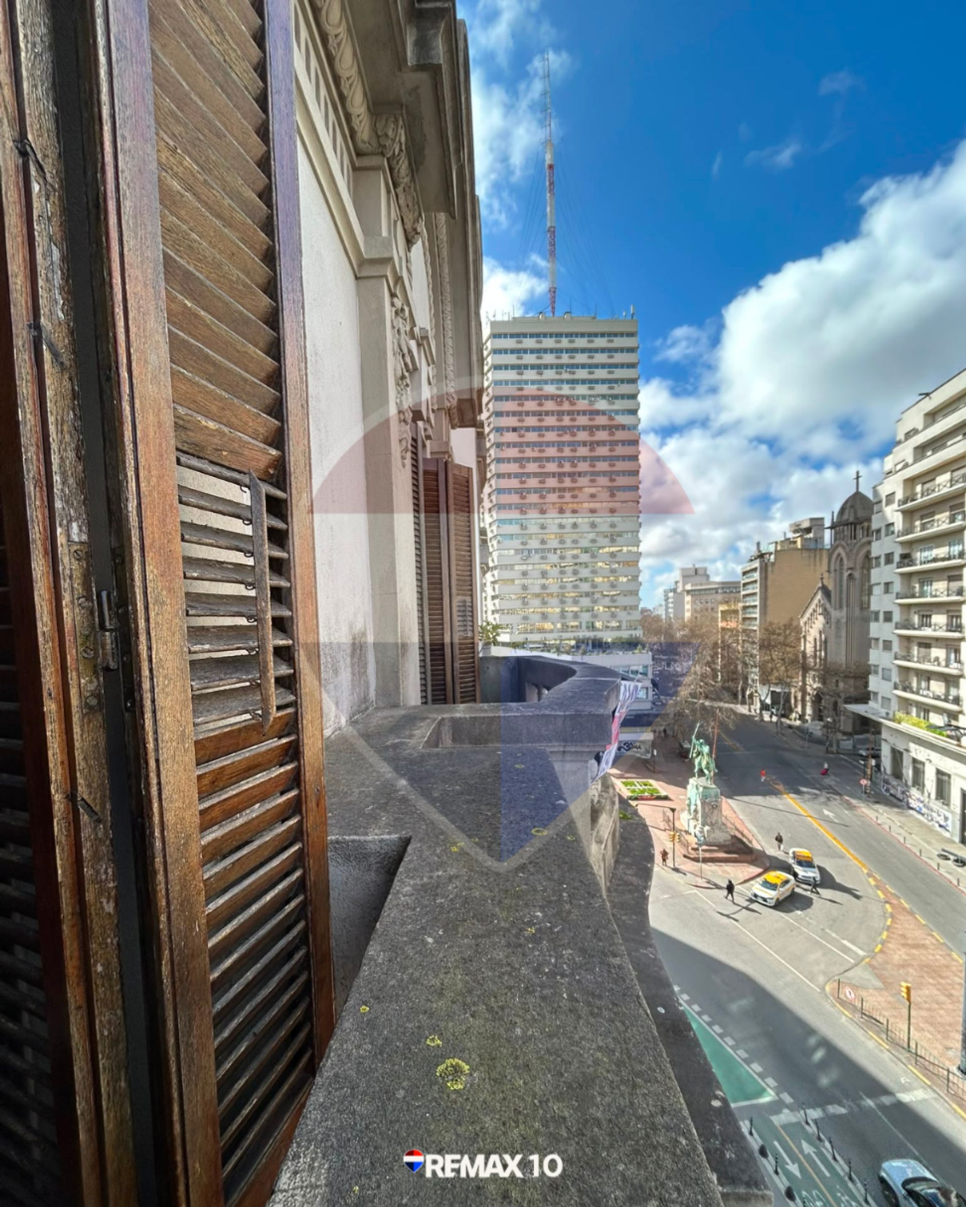 APARTAMENTO EN 18 DE JULIO FRENTE A LA INTENDENCIA - 18