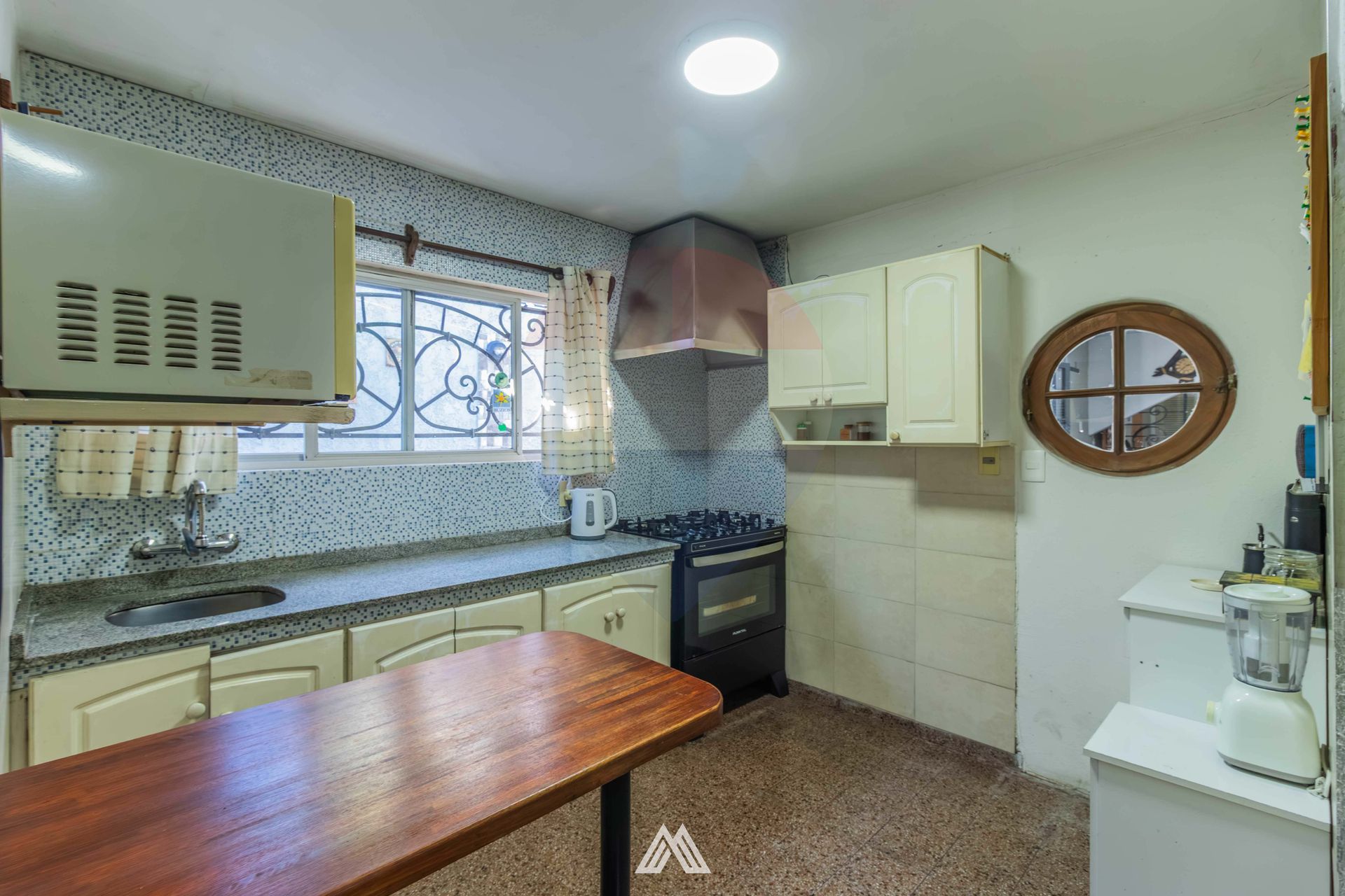 Casa en venta - Union - 2 dormitorios y garaje - 12