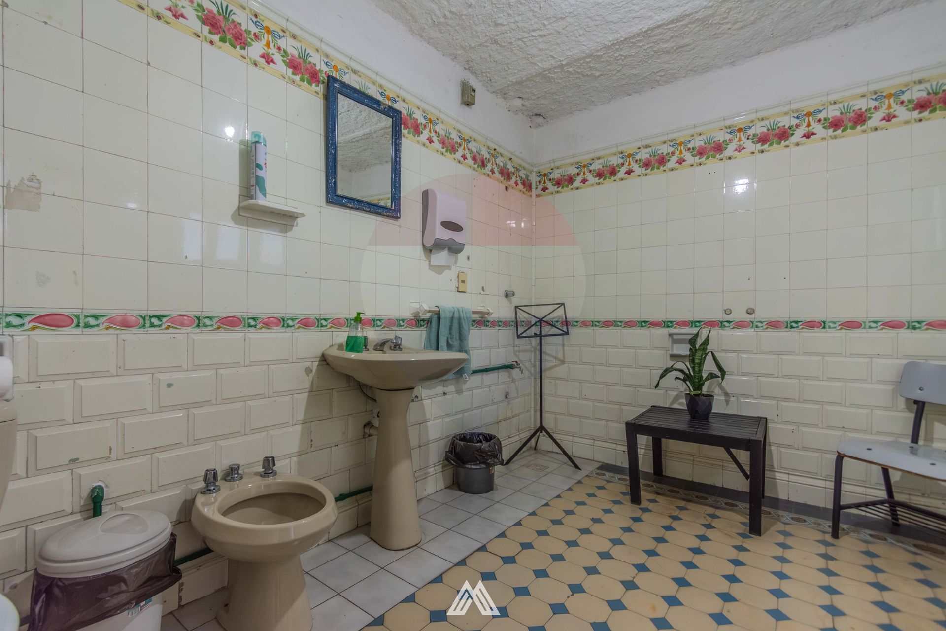 VENTA VIVIENDA + 3 LOCALES EN CENTRO - RENTA. 11% - 14