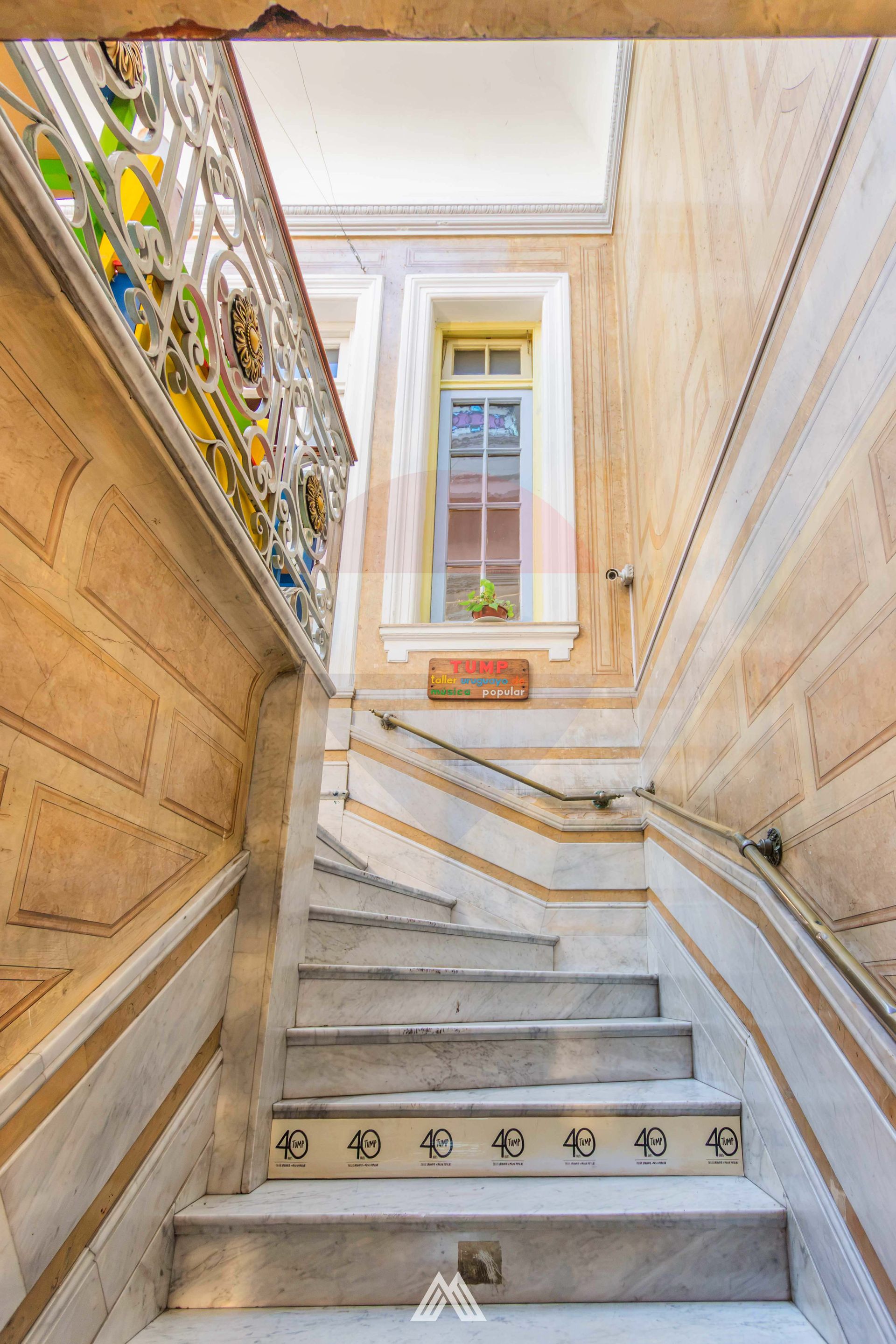 VENTA VIVIENDA + 3 LOCALES EN CENTRO - RENTA. 11% - 3