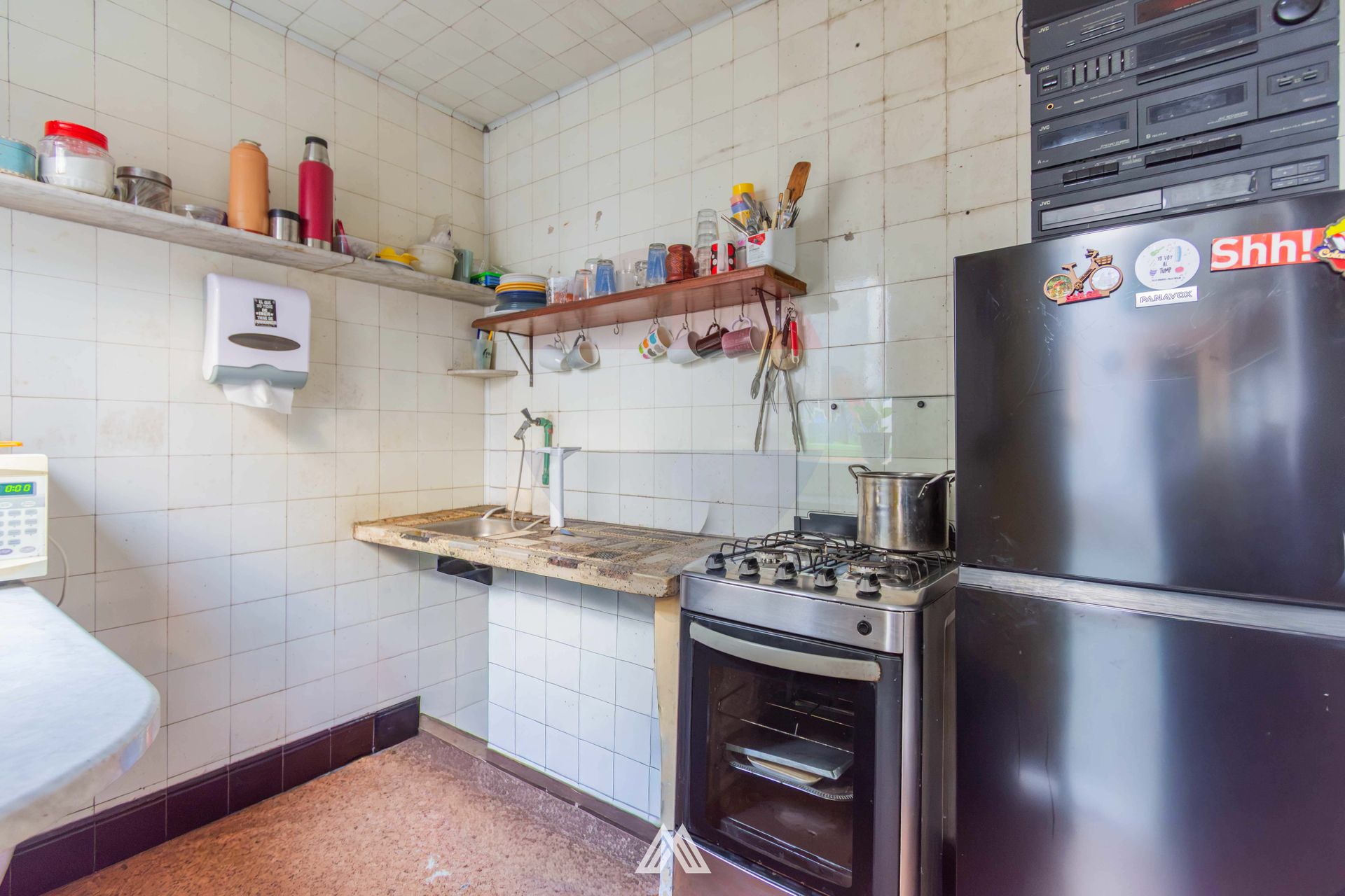 VENTA VIVIENDA + 3 LOCALES EN CENTRO - RENTA. 11% - 13