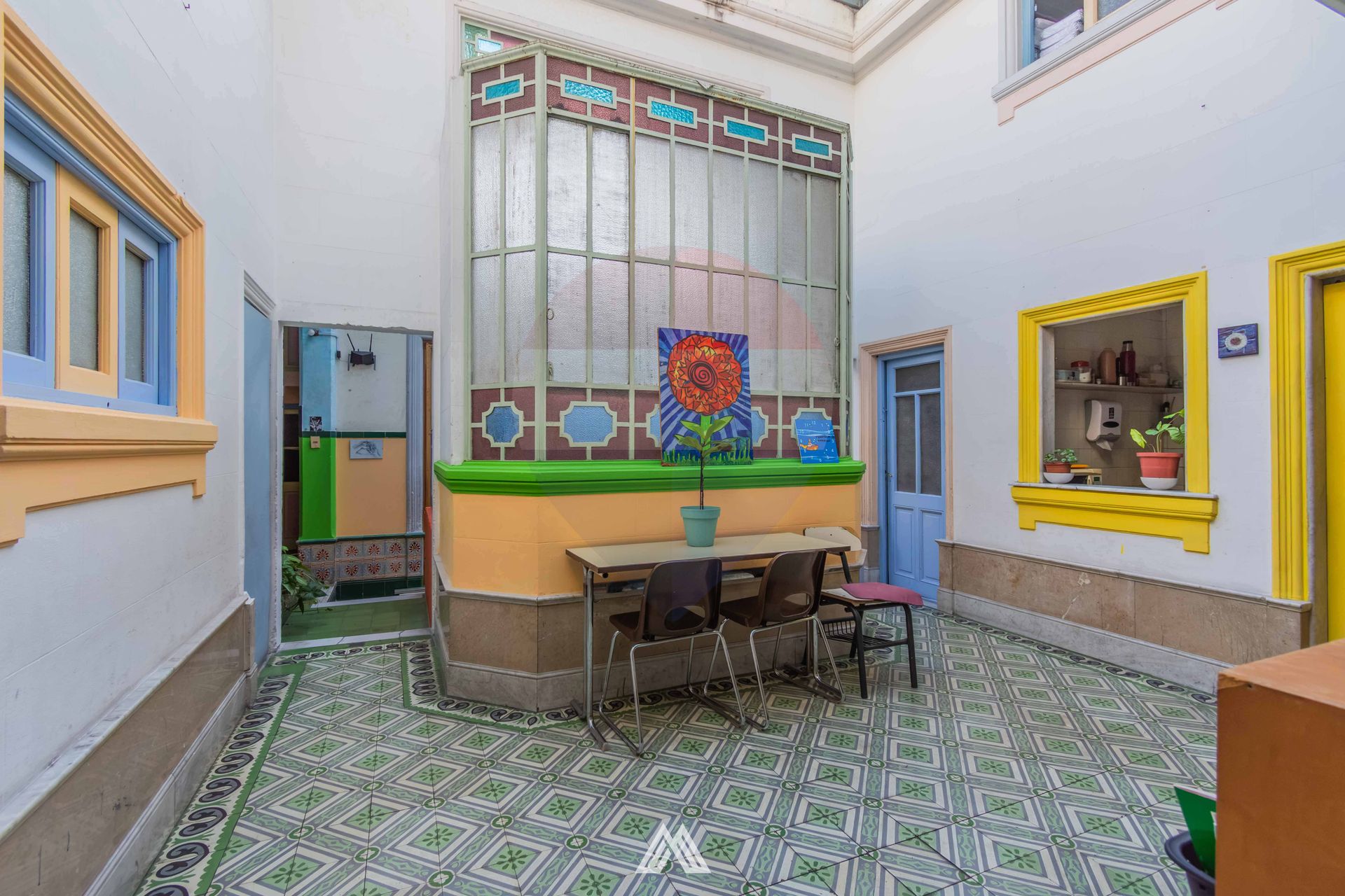 VENTA VIVIENDA + 3 LOCALES EN CENTRO - RENTA. 11% - 6