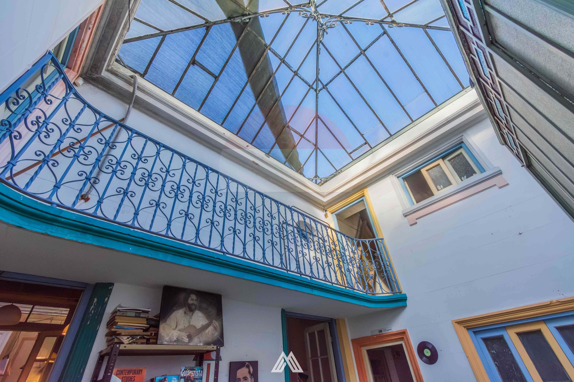 VENTA VIVIENDA + 3 LOCALES EN CENTRO - RENTA. 11% - 7