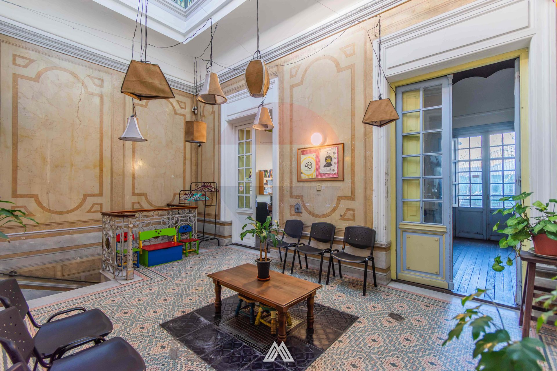 VENTA VIVIENDA + 3 LOCALES EN CENTRO - RENTA. 11% - 4