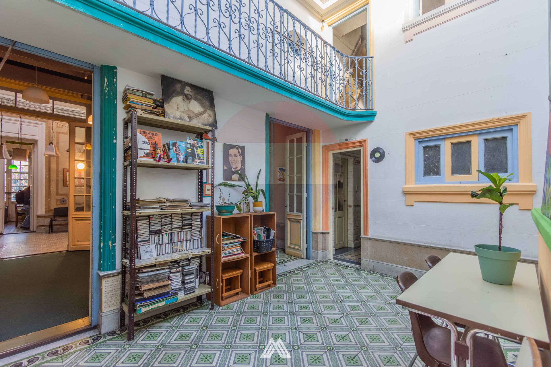 VENTA VIVIENDA + 3 LOCALES EN CENTRO - RENTA. 11% - 9