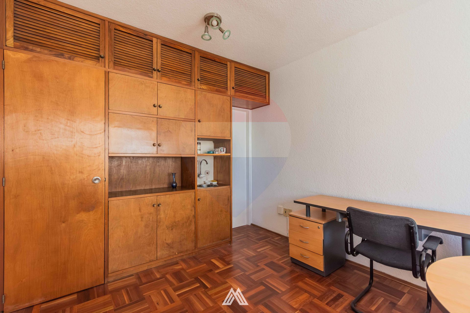 VENTA DE OFICINA EN EL CENTRO - 6