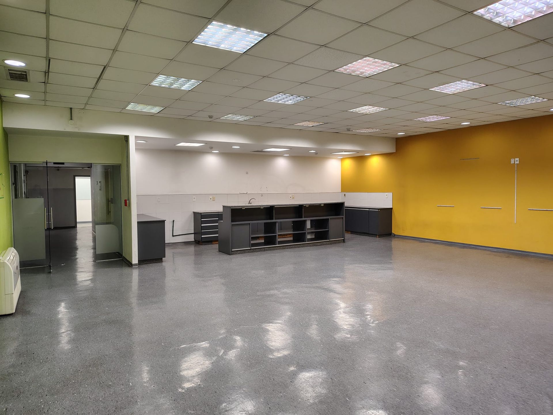 ALQUILER AGUADA OFICINAS DEPOSITO GARAGE 2130M2 - 17