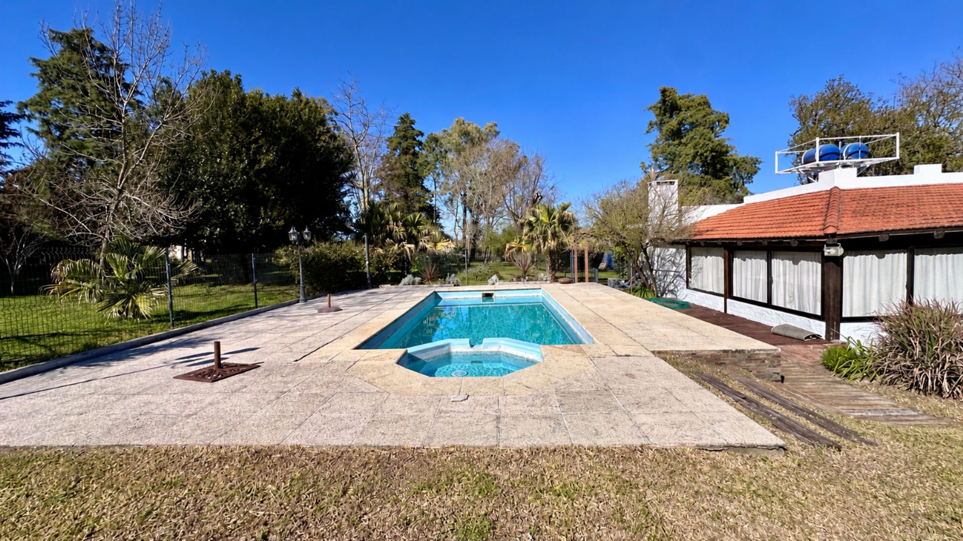 Gran chacra con dos casas y piscina climatizada - 19
