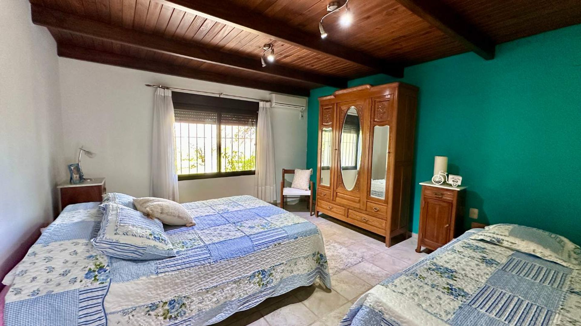 Gran chacra con dos casas y piscina climatizada - 16