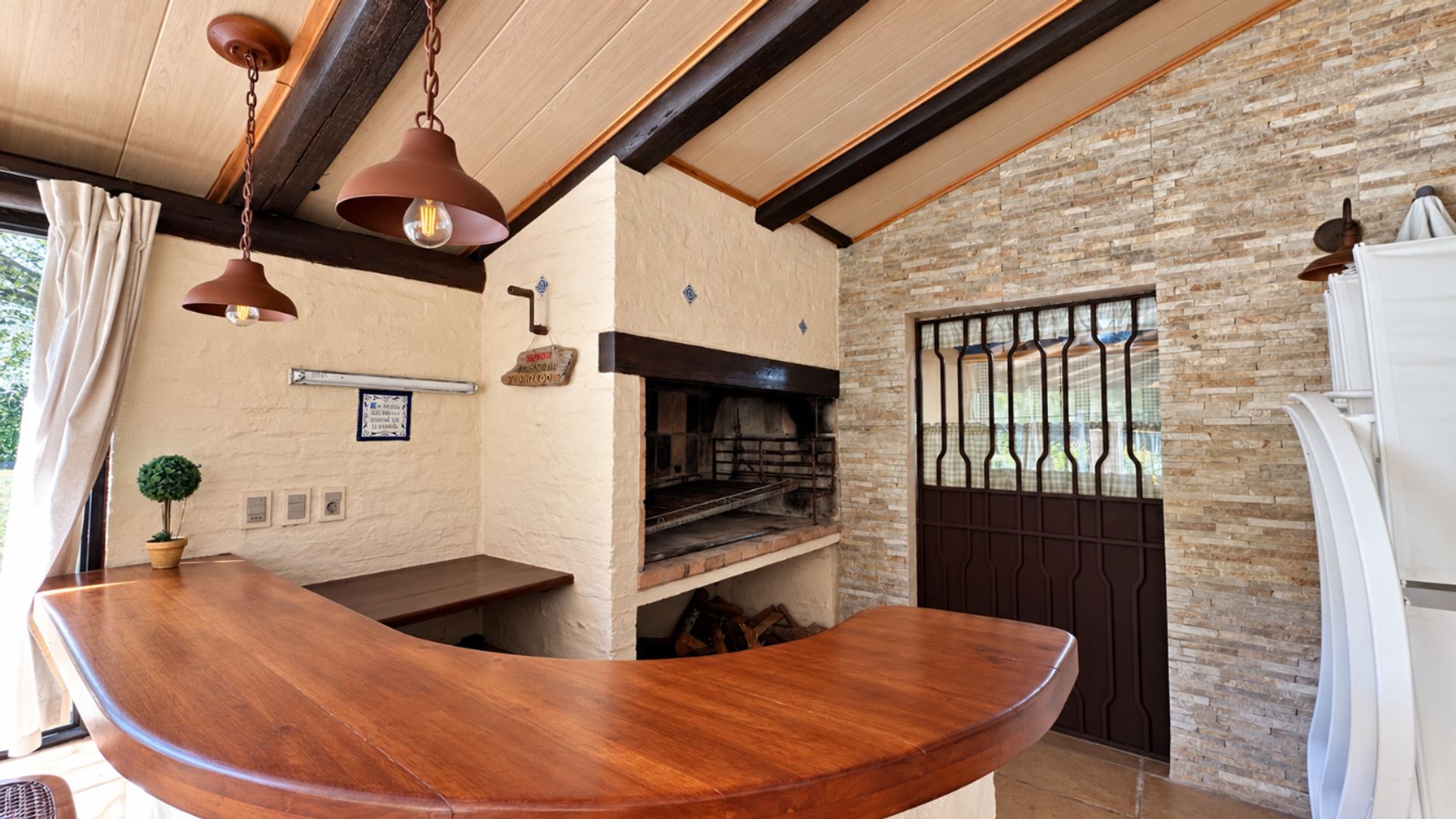 Gran chacra con dos casas y piscina climatizada - 6