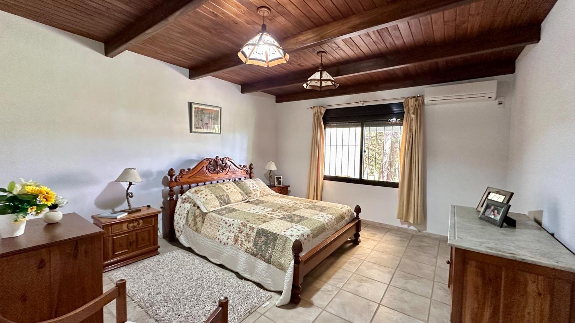 Gran chacra con dos casas y piscina climatizada - 17