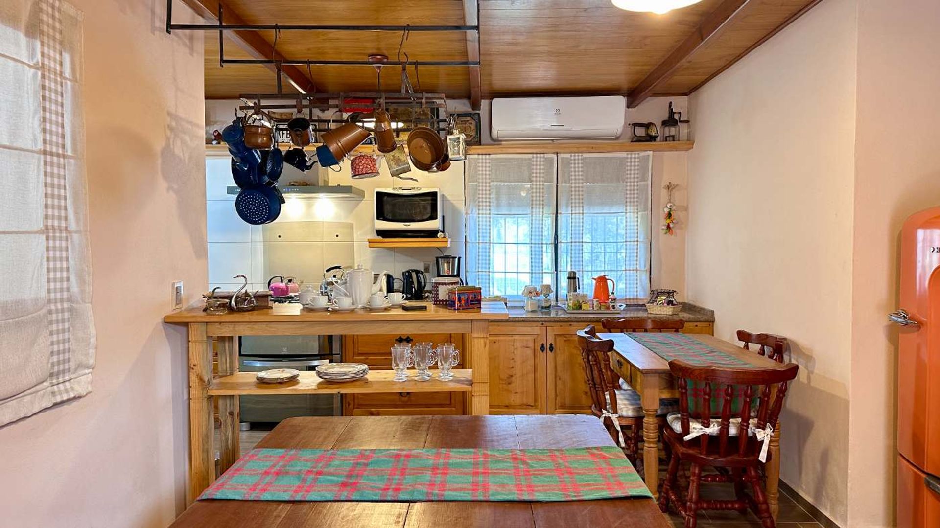 Gran chacra con dos casas y piscina climatizada - 10