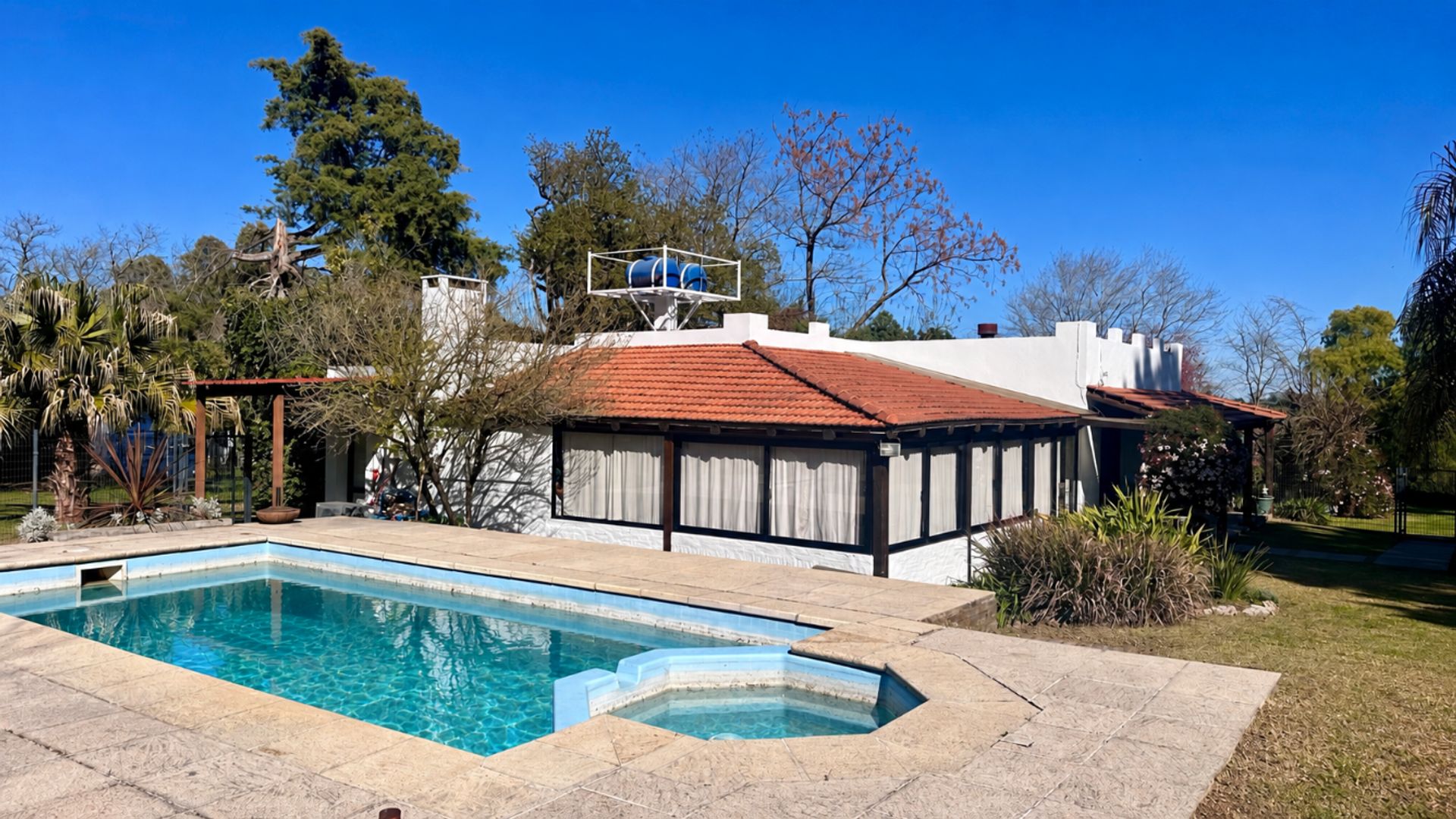 Gran chacra con dos casas y piscina climatizada - 20