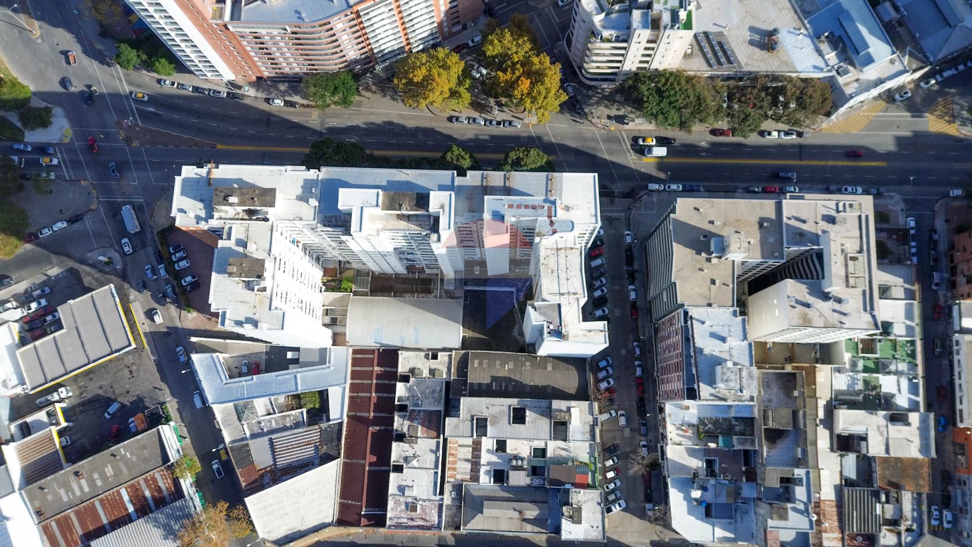 VENTA DE GRAN DEPÓSITO CON ENTRADA CAMION CENTRO - 18