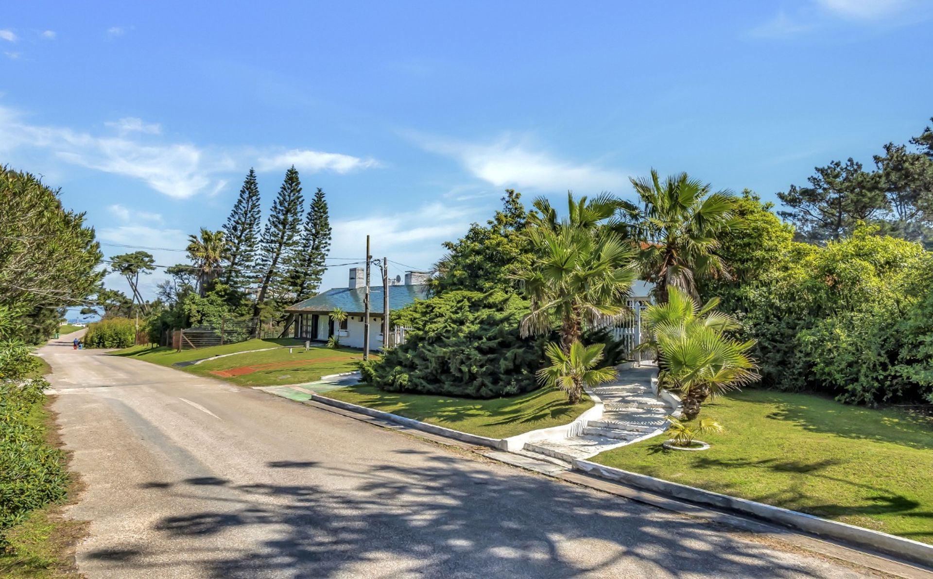 CASA EN VENTA A PASOS DEL MAR PINARES PLAYA MANSA - 2