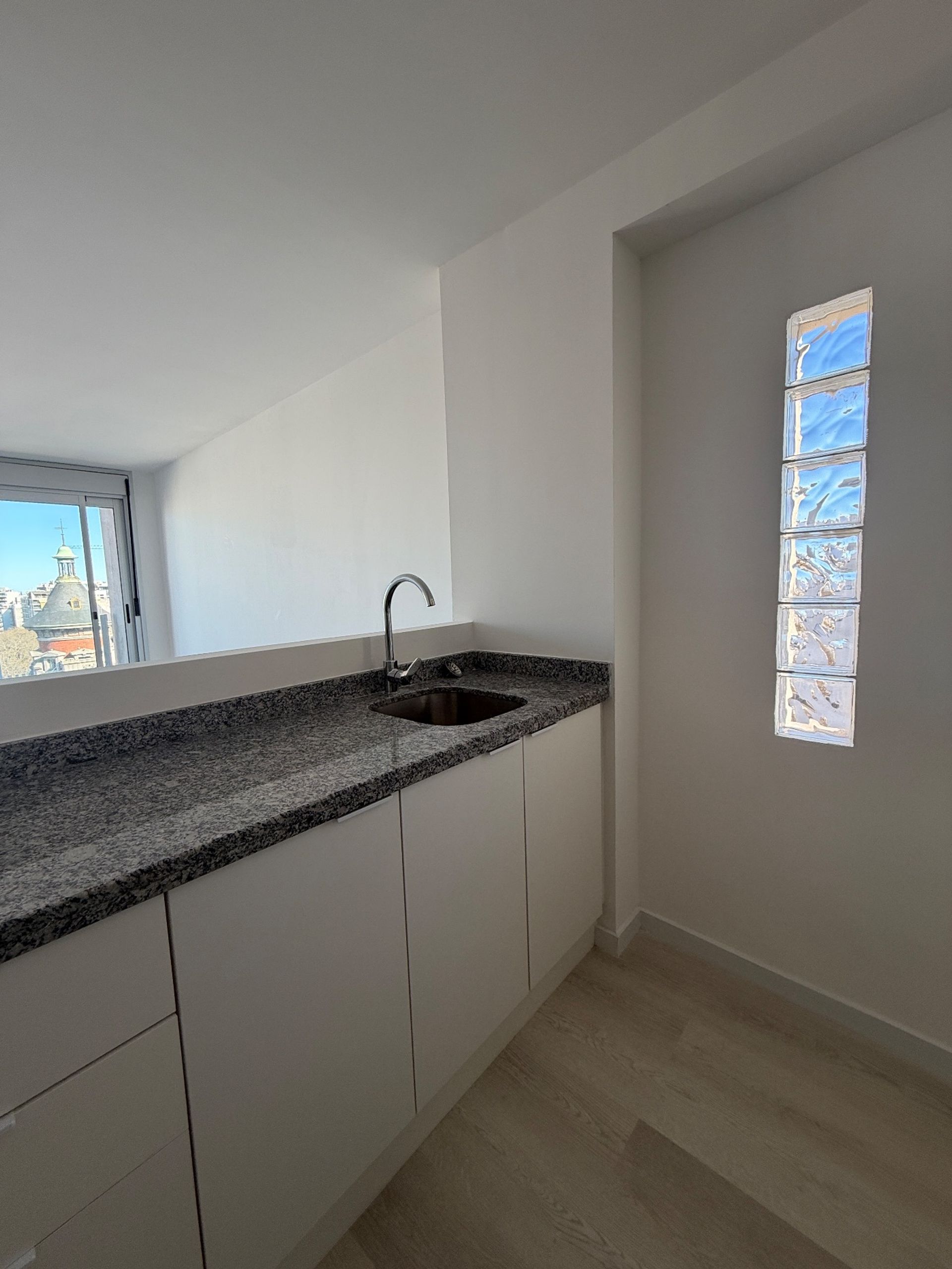 VENTA CORDON 1 dormitorio con Garage LUMINOSO - 3