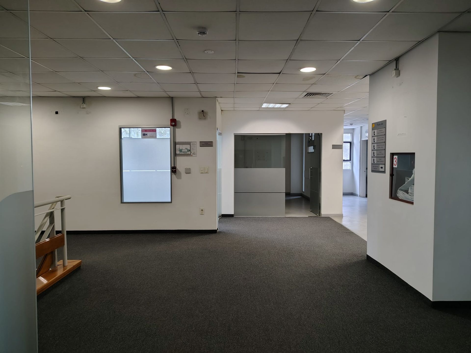 ALQUILER AGUADA OFICINAS DEPOSITO GARAGE 2130M2 - 11