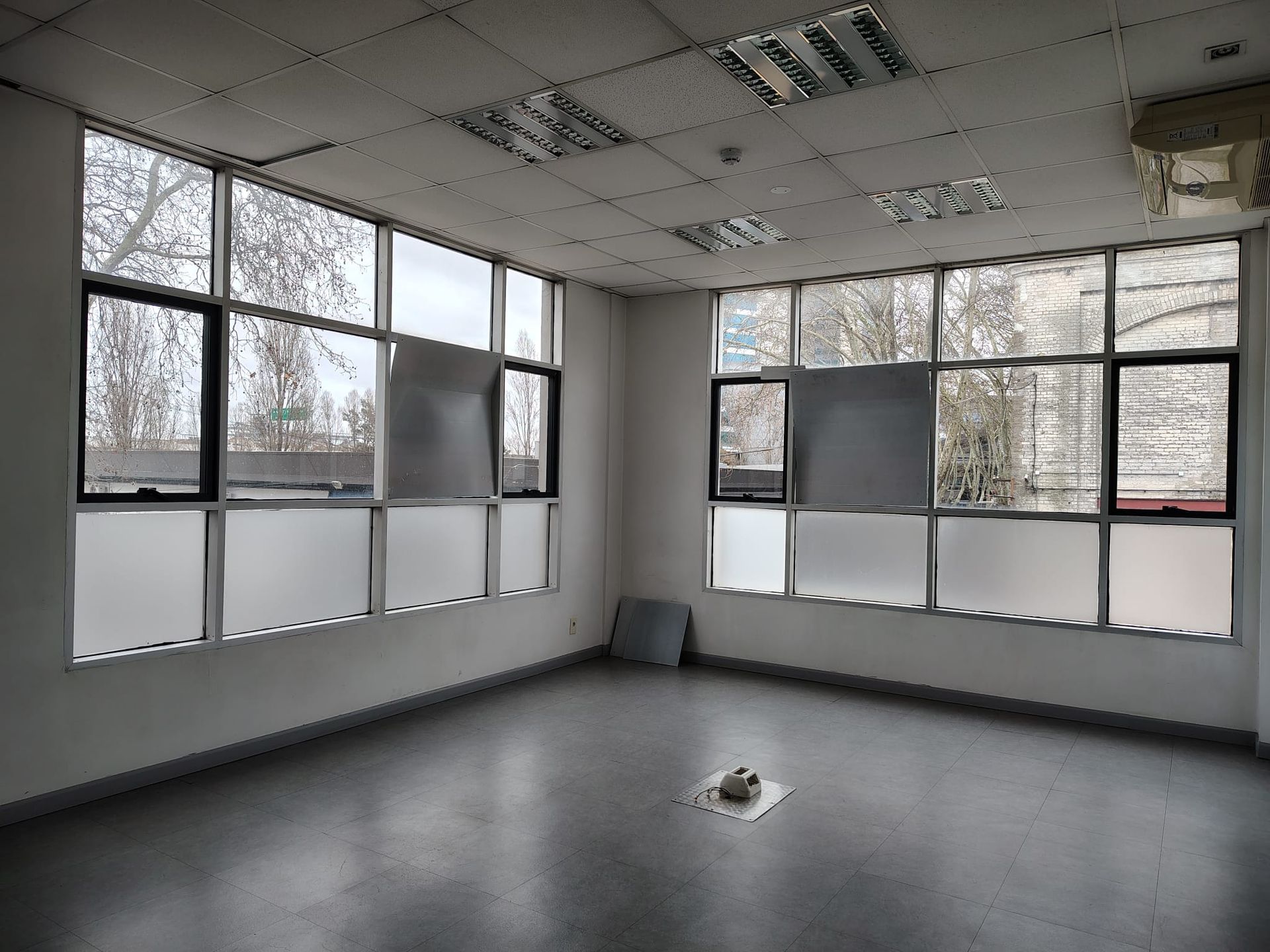 ALQUILER AGUADA OFICINAS DEPOSITO GARAGE 2130M2 - 12