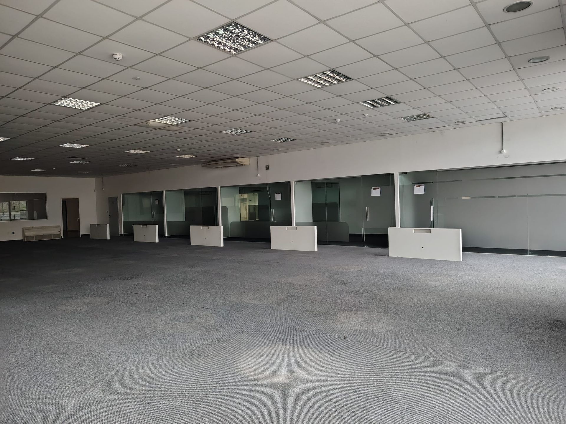 ALQUILER AGUADA OFICINAS DEPOSITO GARAGE 2130M2 - 8