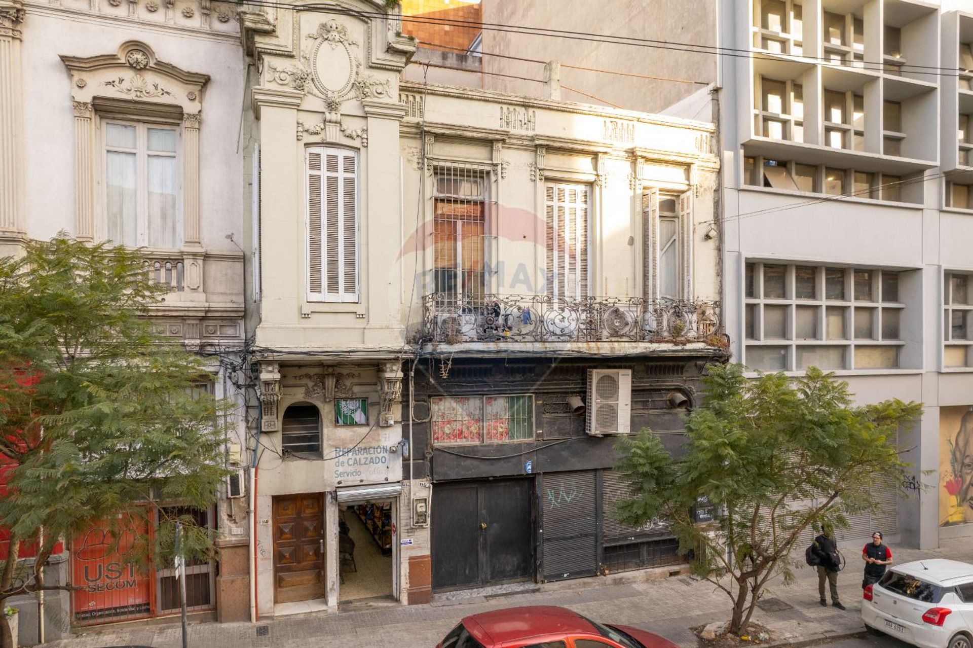 VENTA CENTRO TERRENO CON EDIFICACIONES - 1