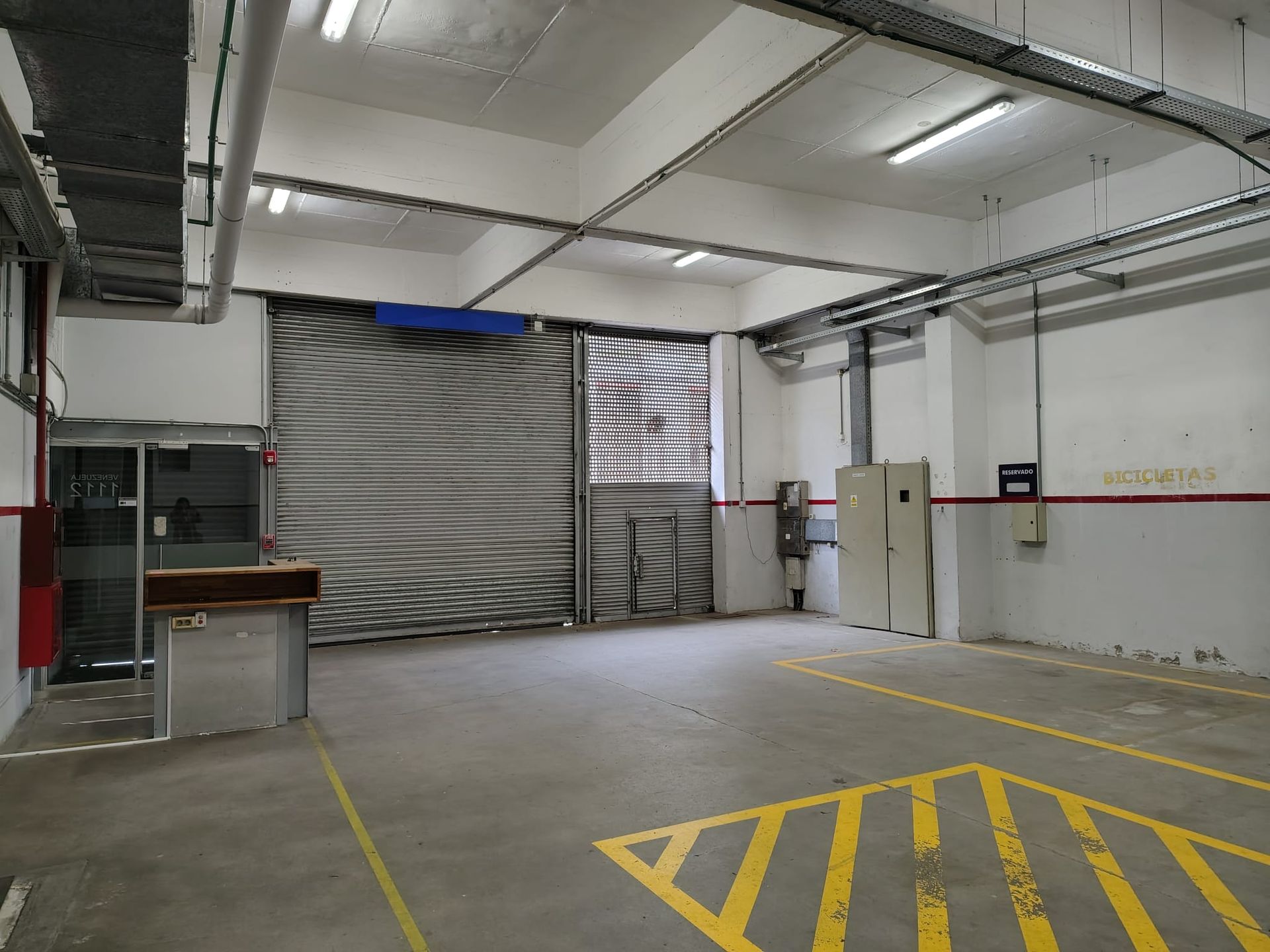 ALQUILER AGUADA OFICINAS DEPOSITO GARAGE 2130M2 - 1