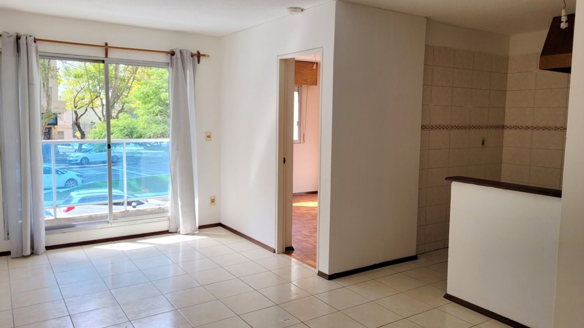 Venta apto al frente, un dormitorio balcón Pocitos - 2
