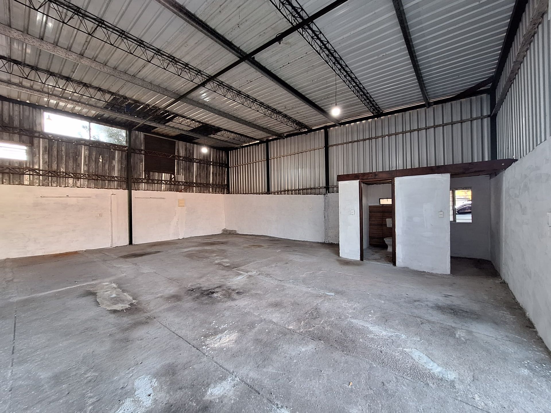 ALQUILER LOCAL 104m² CENTRICO MULTIPLES USOS PANDO - 7