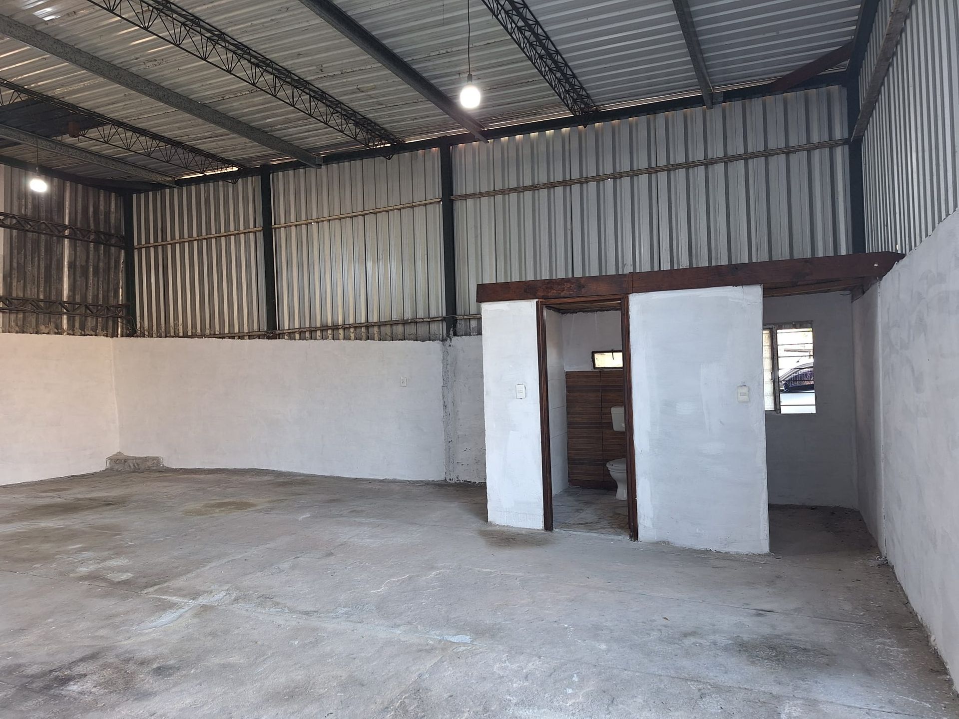 ALQUILER LOCAL 104m² CENTRICO MULTIPLES USOS PANDO - 8