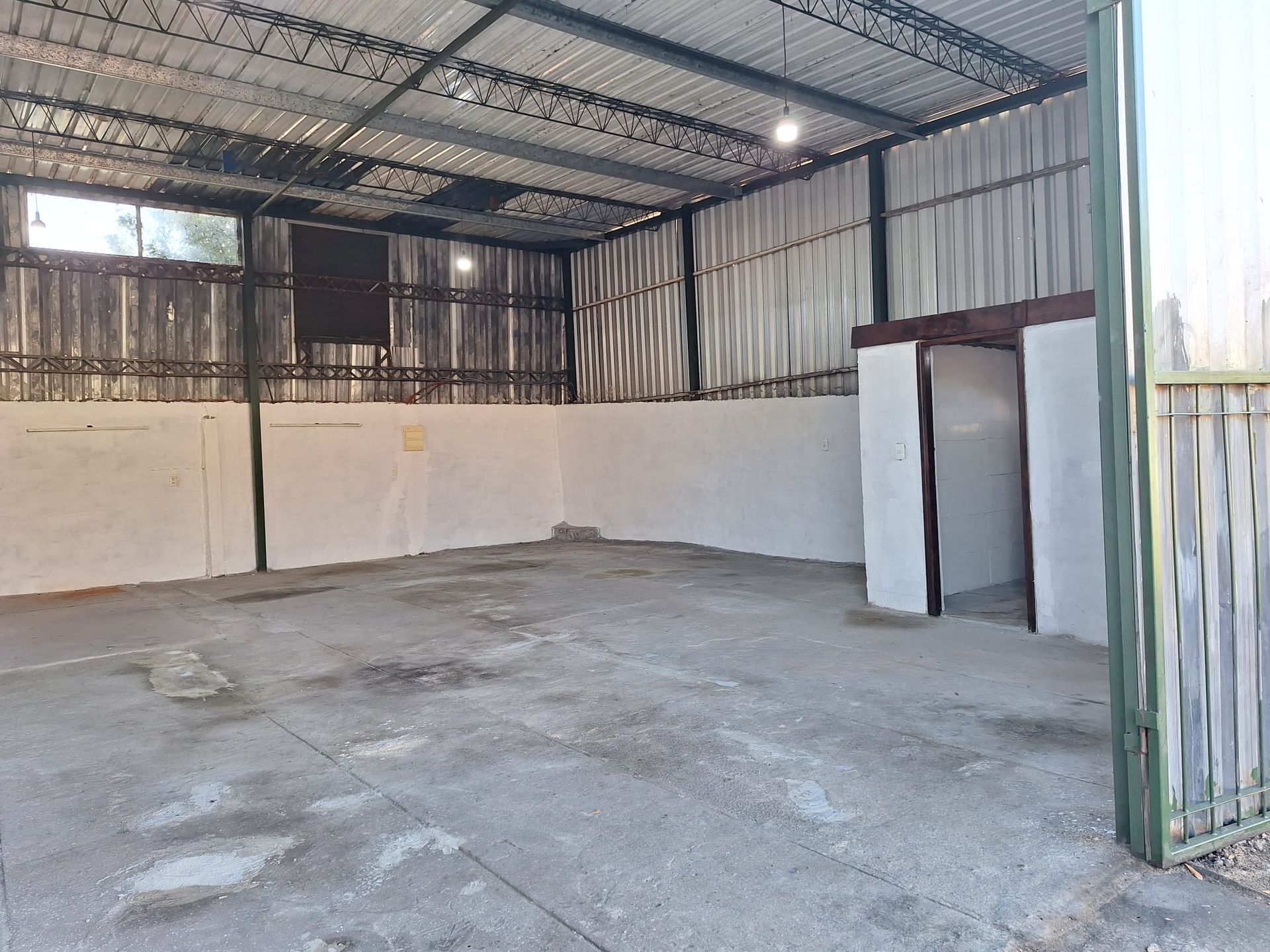 ALQUILER LOCAL 104m² CENTRICO MULTIPLES USOS PANDO - 9