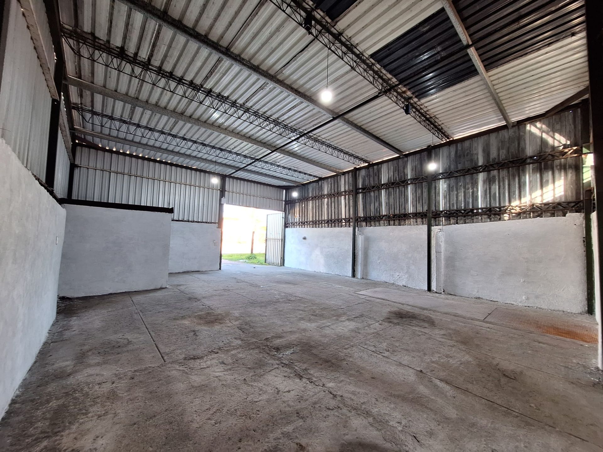 ALQUILER LOCAL 104m² CENTRICO MULTIPLES USOS PANDO - 11