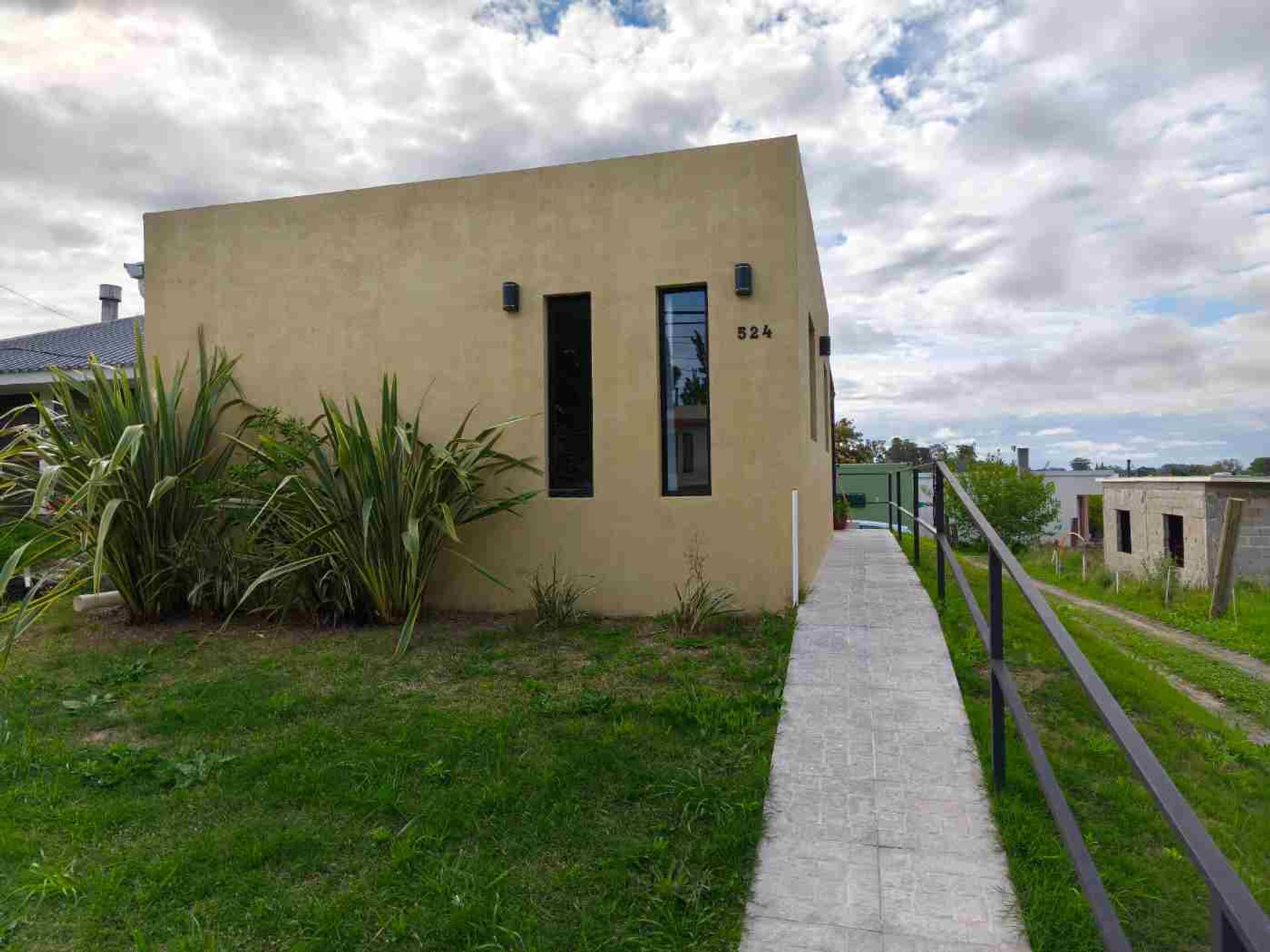 Venta Casa y Contenedor Real San Carlos, Colonia - 1