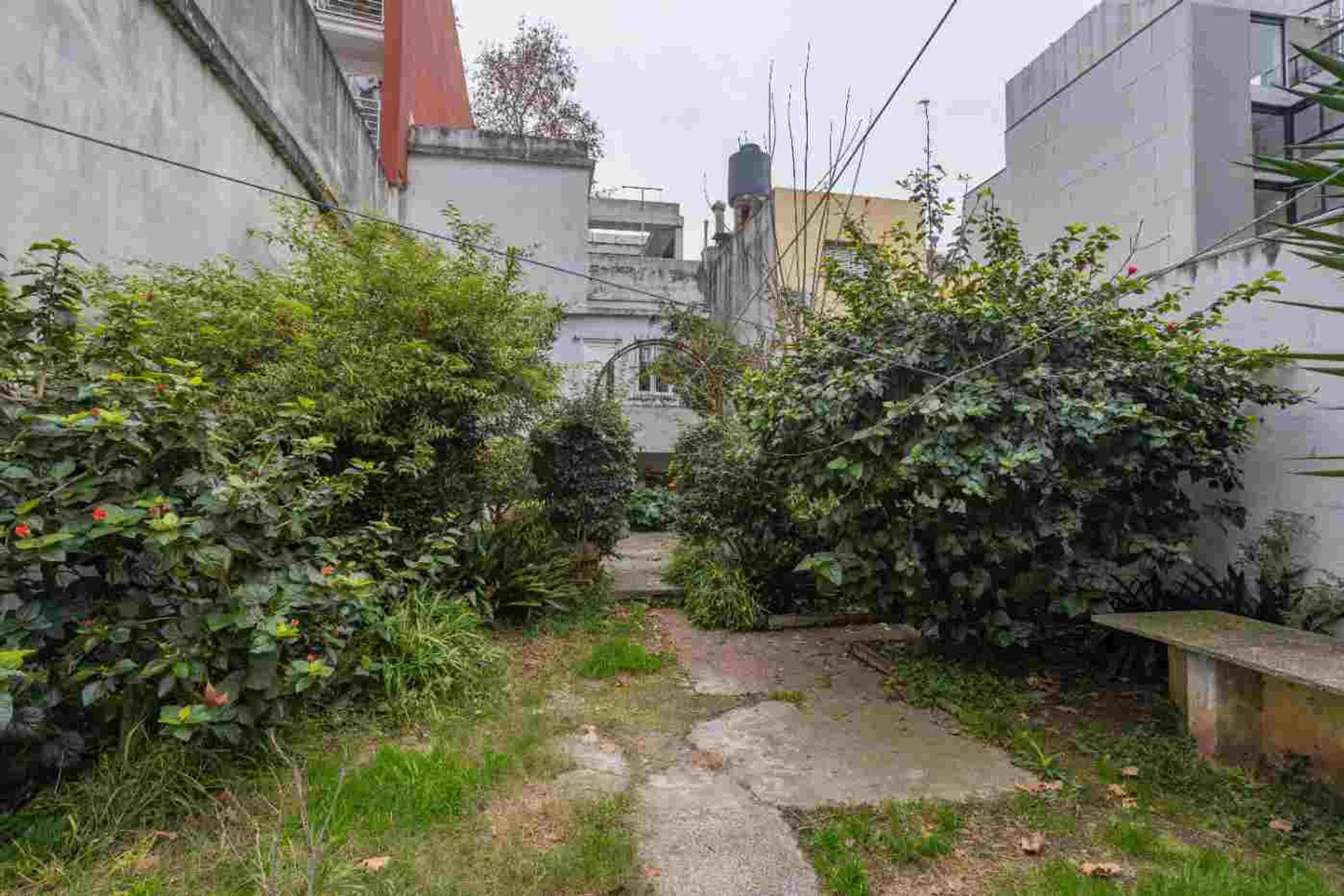 Venta PU Casa y Apto en Pocitos con garaje y fondo - 12