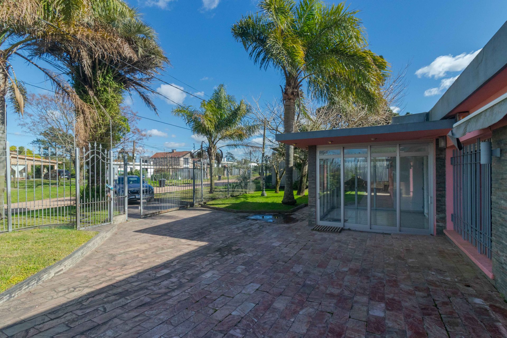 Venta de casa 5 dormitorios en Lomas de Solymar - 1