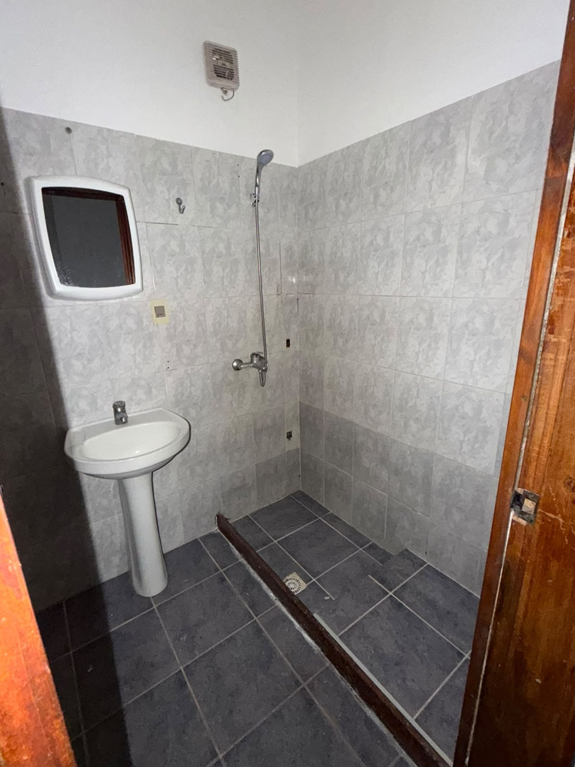 SE ALQUILA CASA DE UN DORMITORIO EN BELLA VISTA - 6