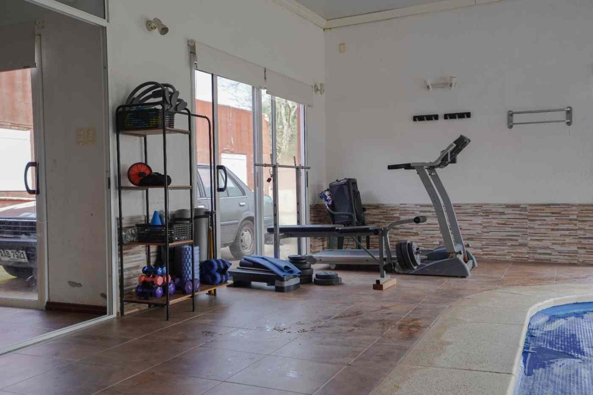 Alquilo local gimnasio con piscina climatizada - 2