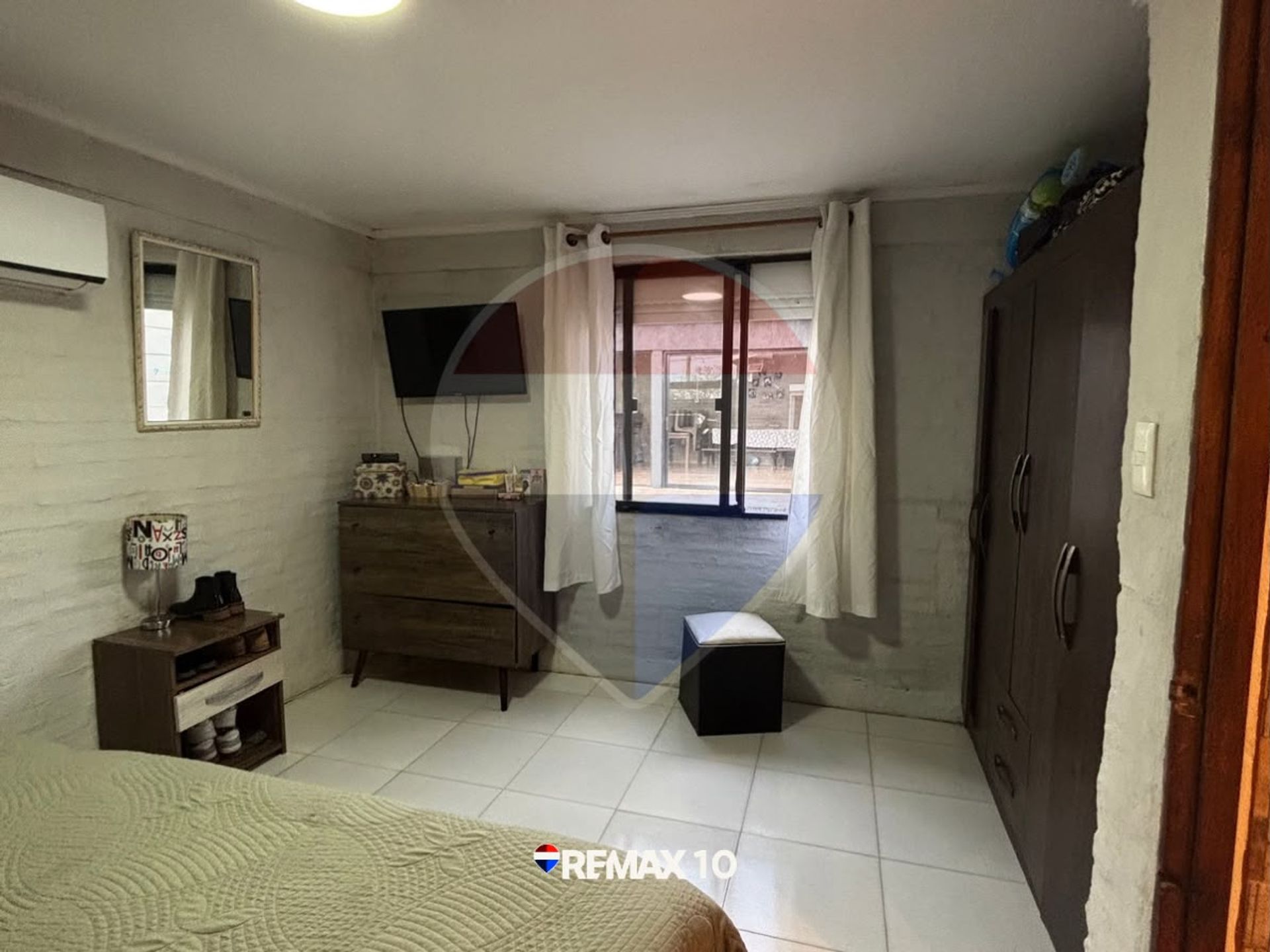 Se vende casa con barbacoa y consultorio. - 16