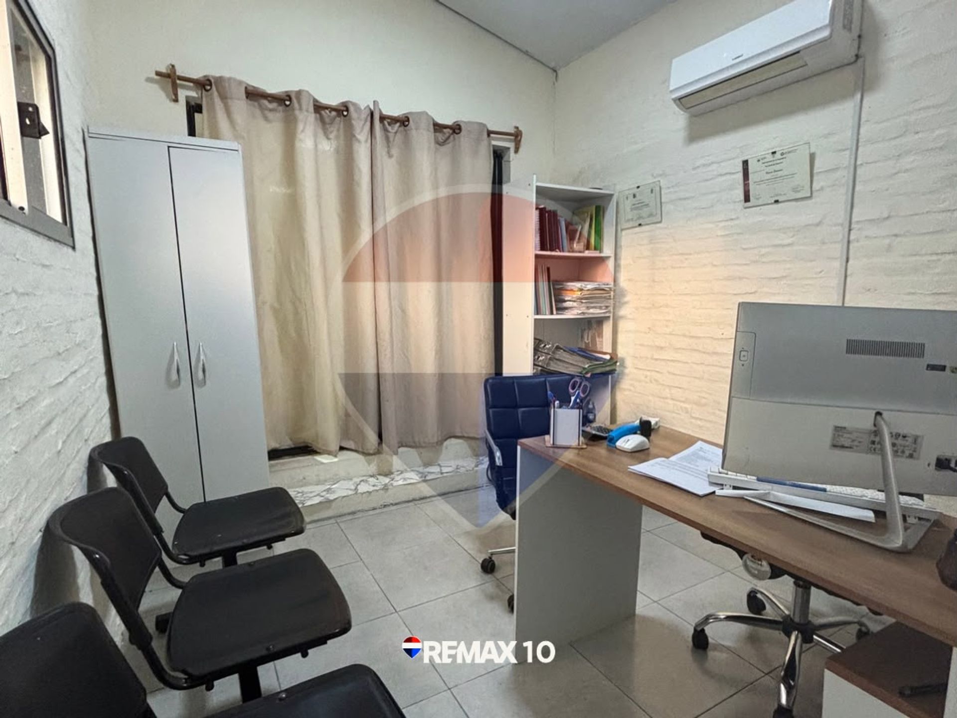 Se vende casa con barbacoa y consultorio. - 8