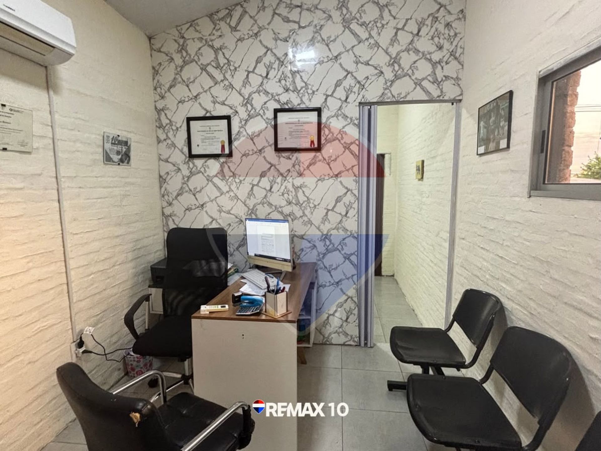 Se vende casa con barbacoa y consultorio. - 7