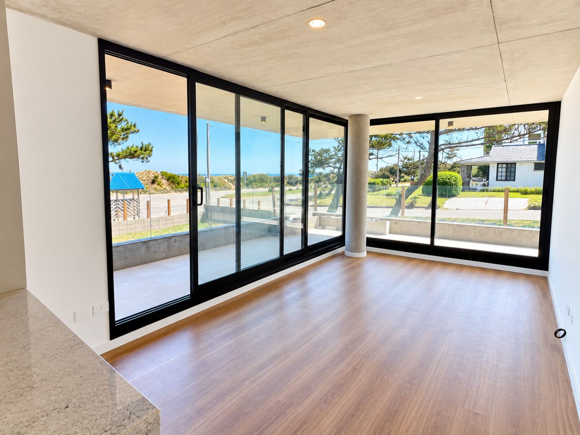APARTAMENTO EN VENTA 2 DORMITORIOS PRIMERA LINEA - 1