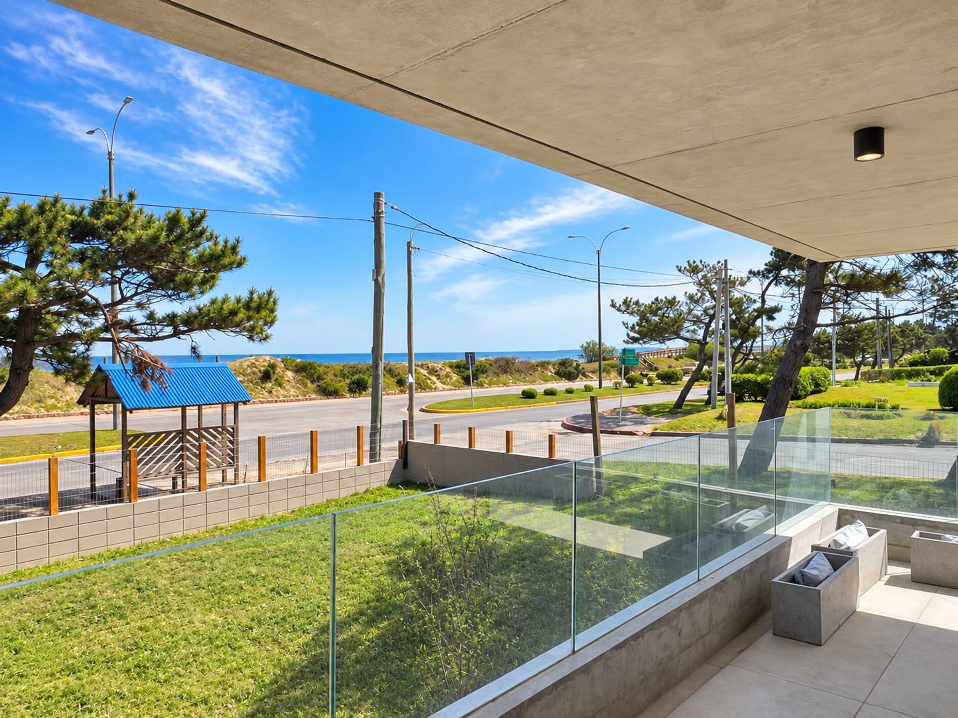 APARTAMENTO EN VENTA 2 DORMITORIOS PRIMERA LINEA - 2