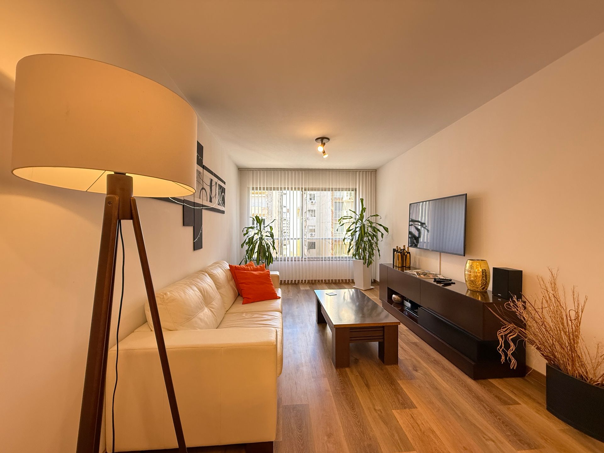 VENTA APTO 3 DORMITORIOS POCITOS 3 BAÑOS GGE FIJO - 1