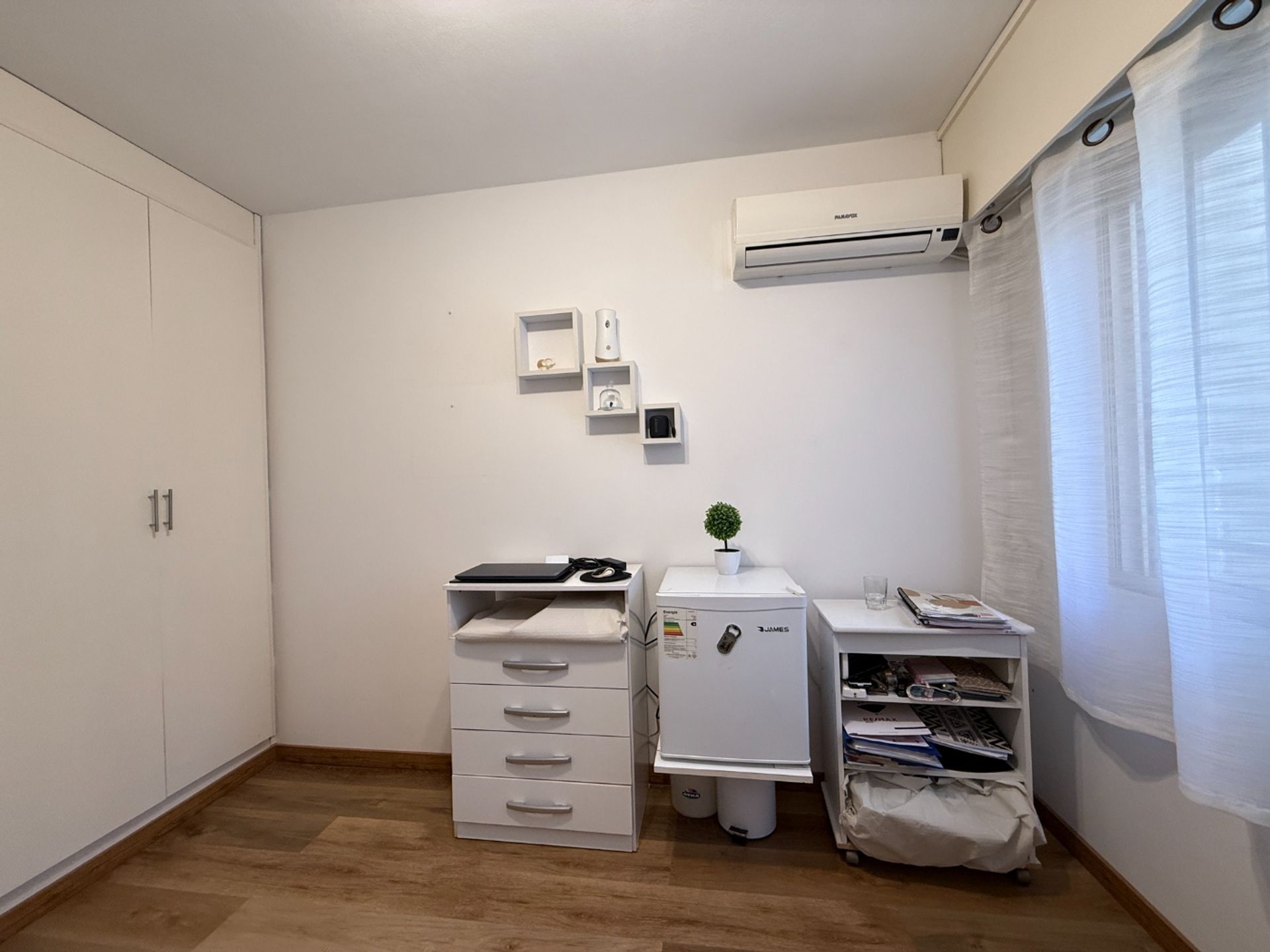 VENTA APTO 3 DORMITORIOS POCITOS 3 BAÑOS GGE FIJO - 8