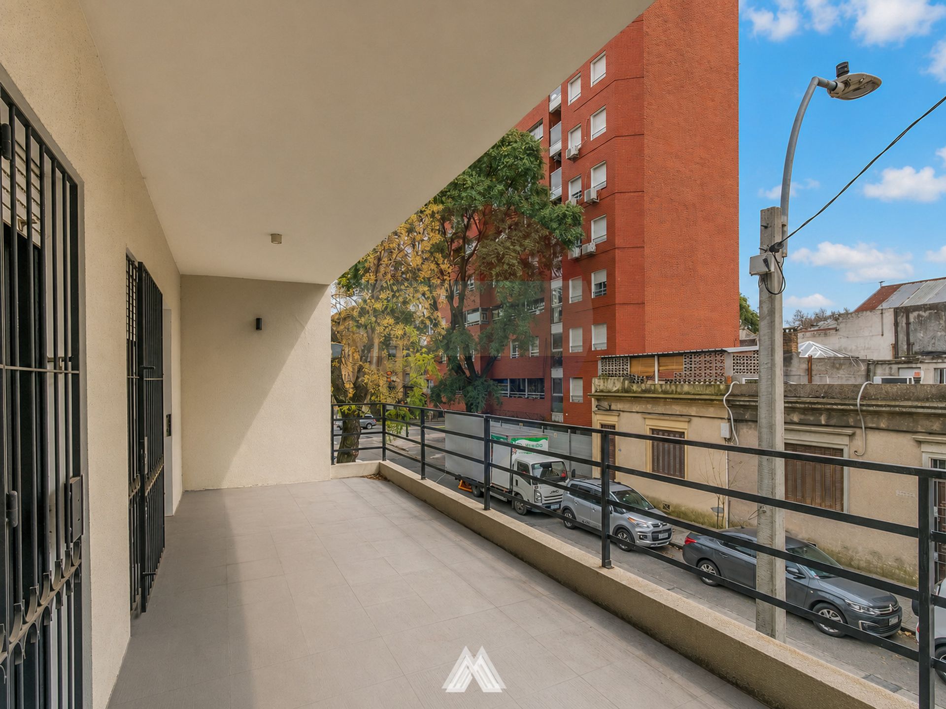 VENTA CASA 2 DORMITORIOS Y LOCAL COMERCIAL AGUADA - 1