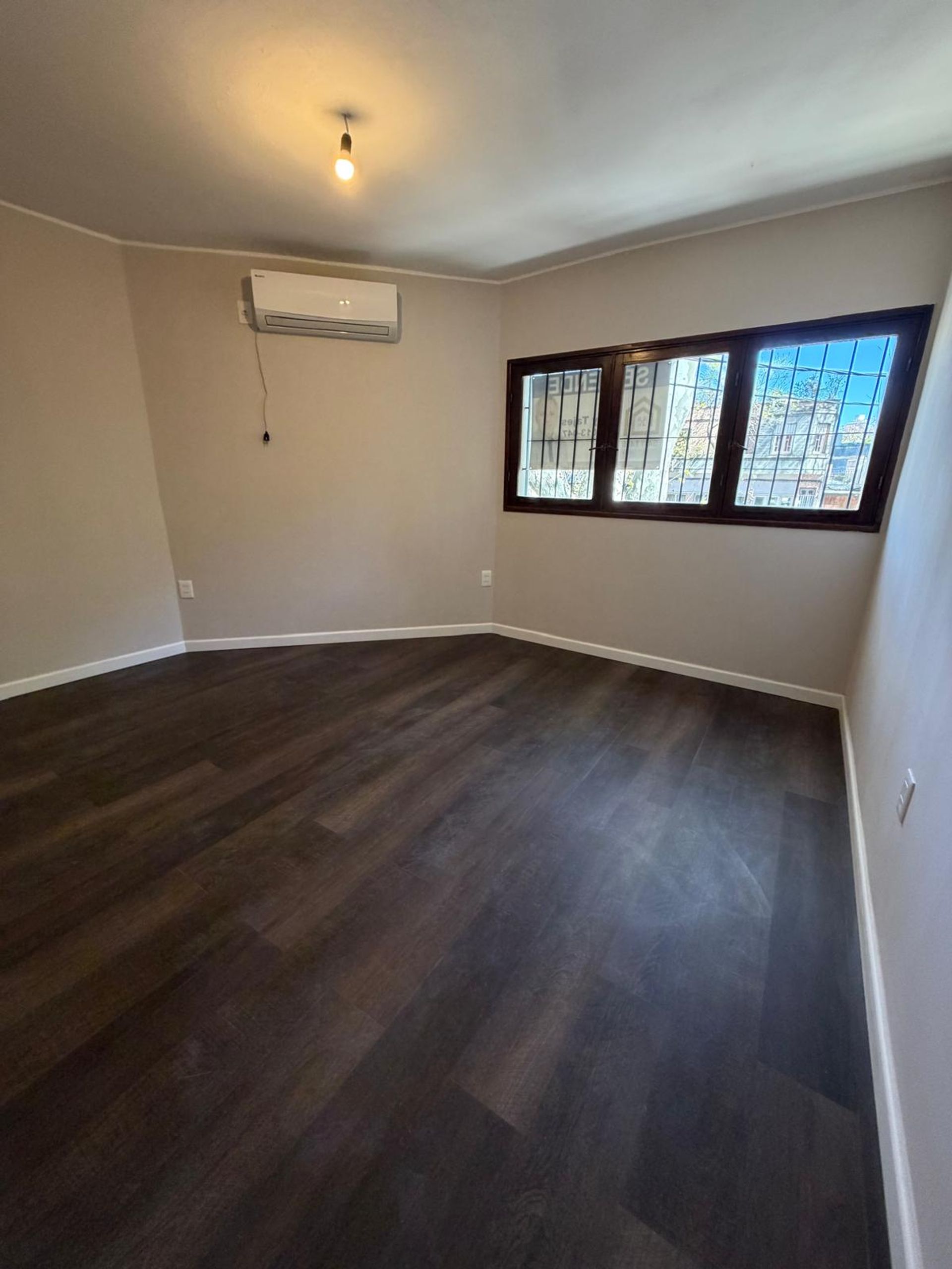 Venta de casa de 2 plantas Pocitos 5 dormitorios - 2