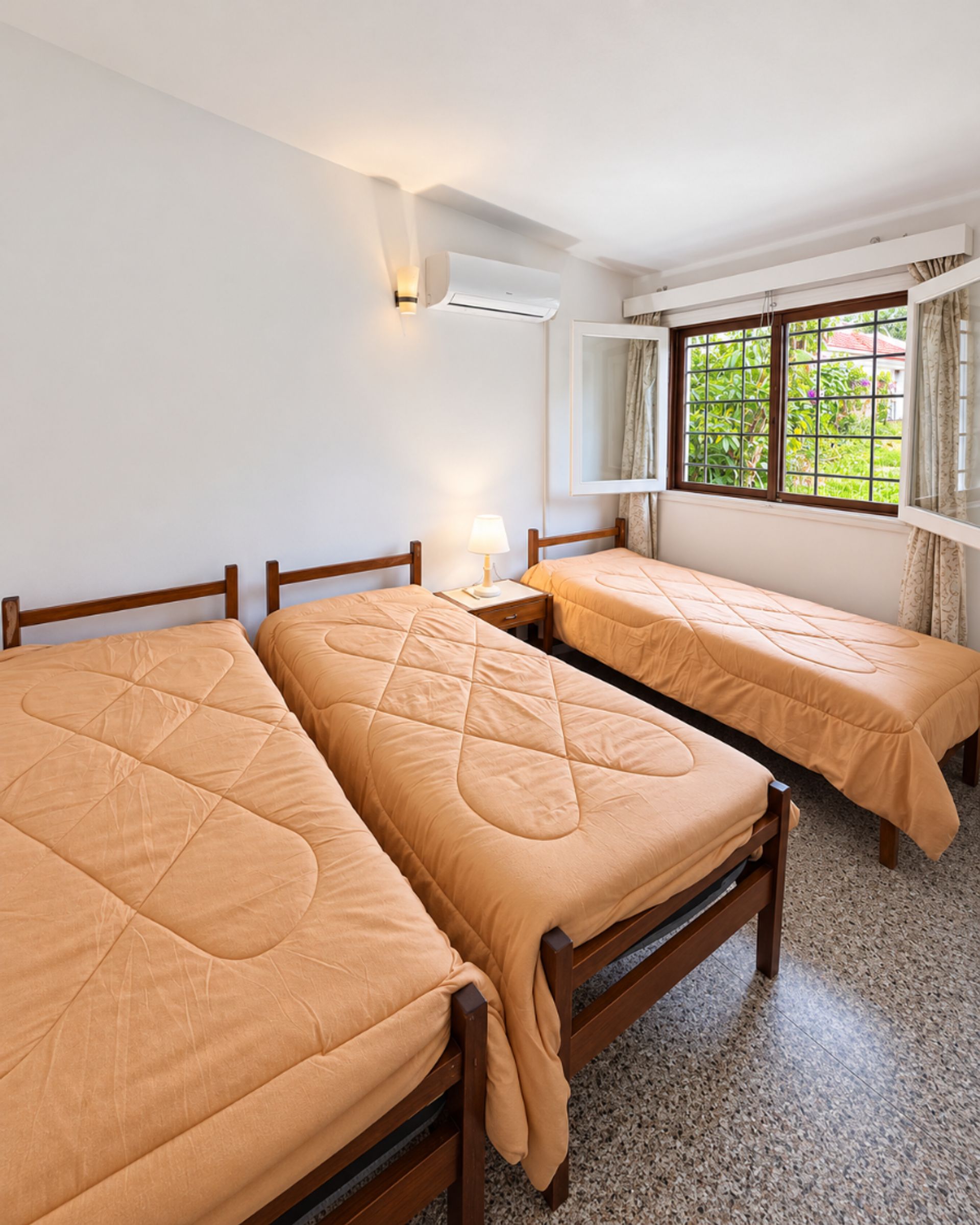 CHALET EN CANTEGRIL DE 4 AMB. MAS DEPENDENCIA - 16