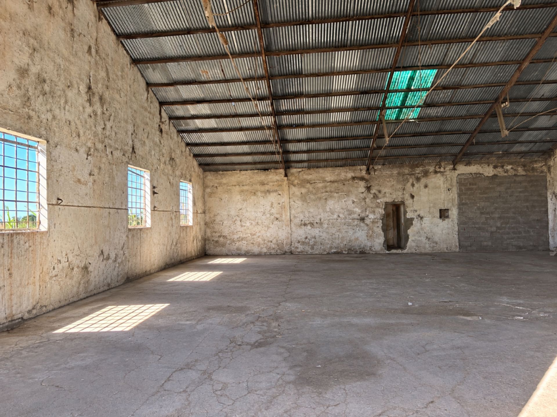 Alquiler Galpón/Depósito de 590m² en La Montañesa - 4