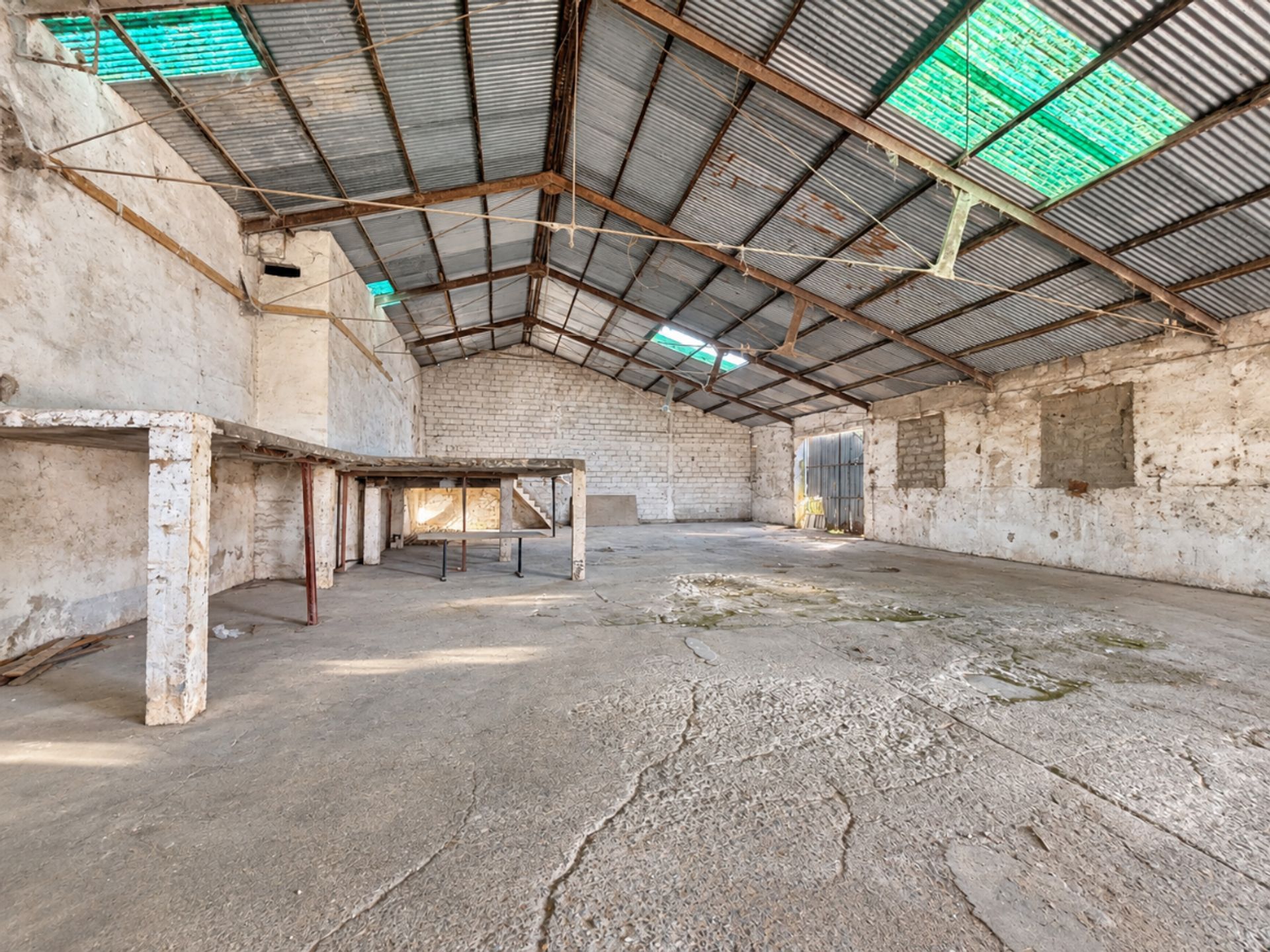 Alquiler Galpón/Depósito de 590m² en La Montañesa - 1
