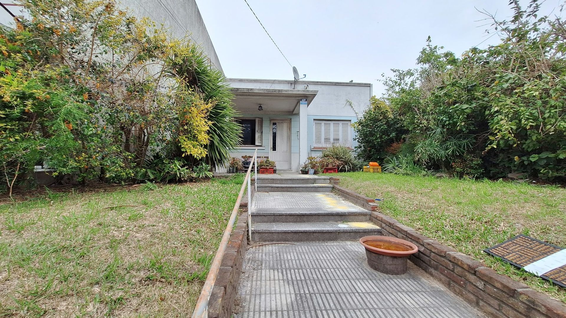 Terreno de 310 mts con 109 edificados , Av. Italia - 1